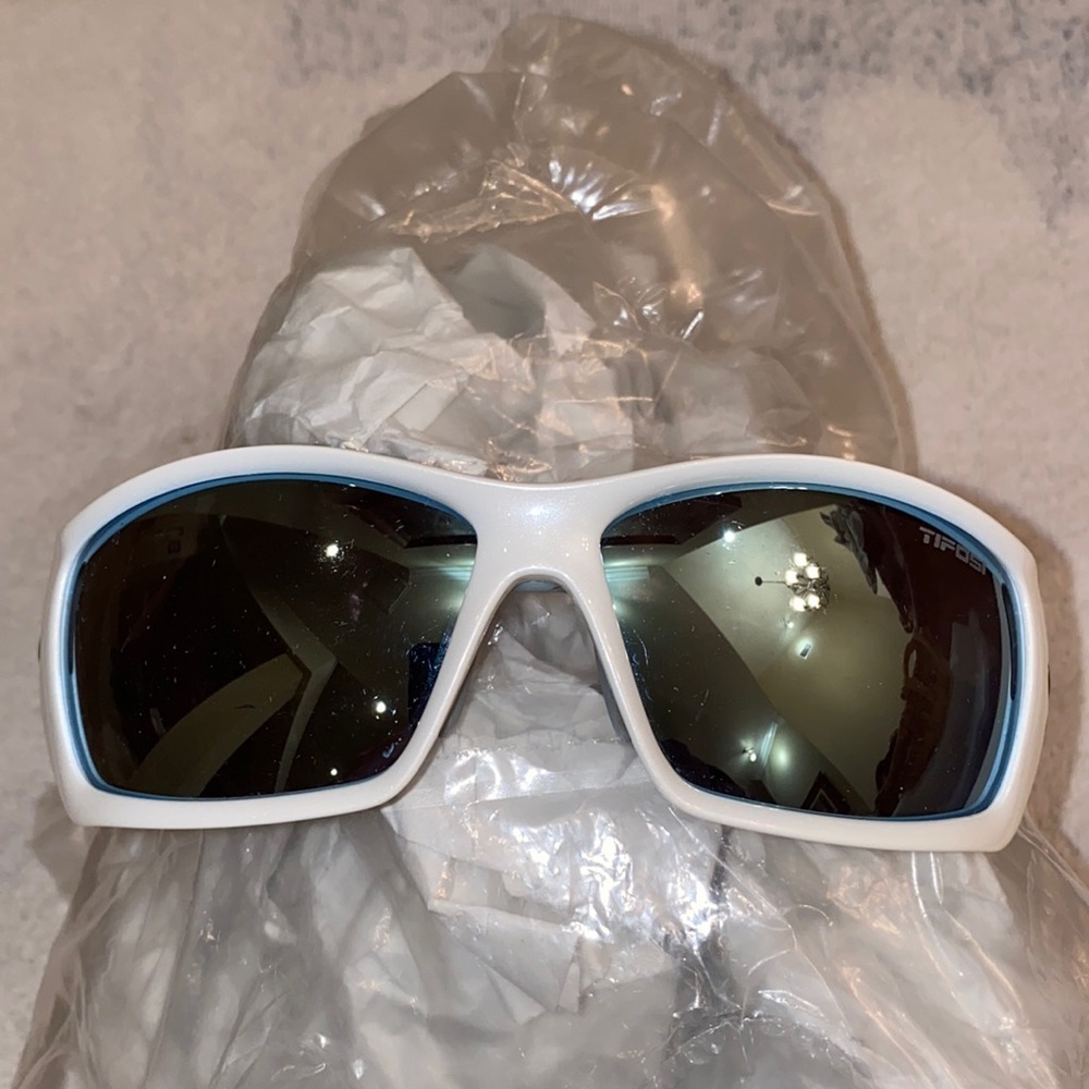 Tifosi “Mast” sunglasses. Great condition!